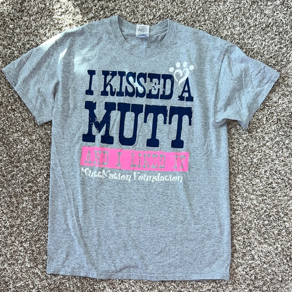 Miranda Lambert’s Mutt Nation Foundation Tee “I Kissed a Mutt and I Liked It” - Picture 4 of 7